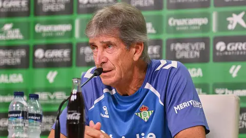 Manuel Pellegrini en la rueda de prensa previa del Villarreal - Real Betis | Salvador L&oacute;pez Medina para El MIRA