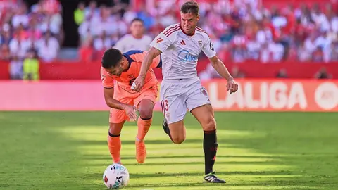 C&eacute;sar Azpilicueta en el Sevilla FC - FC Barcelona | Salvador L&oacute;pez Medina para El MIRA