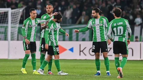 Isco se marcha lesionado en el Real Betis - Utrecht | Salvador L&oacute;pez Medina para El MIRA