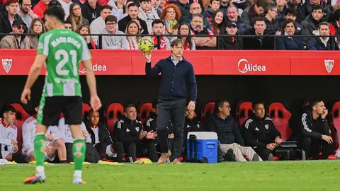 Mat&iacute;as Almeyda en el Sevilla FC - Real Betis | Salvador L&oacute;pez Medina