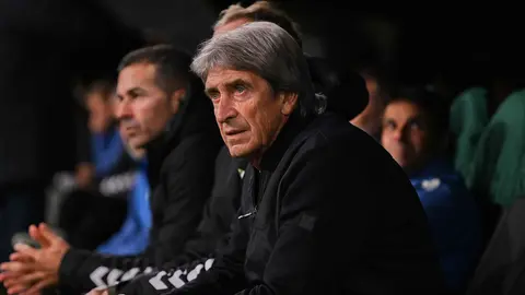 Manuel Pellegrini en un partido del Real Betis | Salvador L&oacute;pez Medina