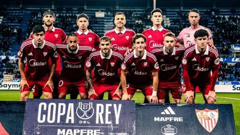 Alineaci&oacute;n del Sevilla FC ante el Deportivo Alav&eacute;s | @SevillaFC