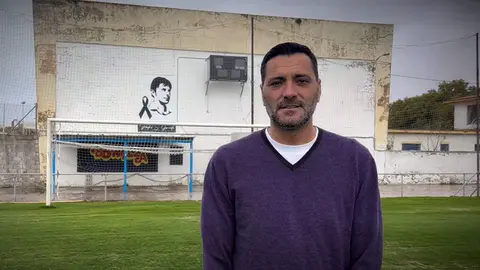 Dani G&uuml;iza firma con el Jerez Industrial