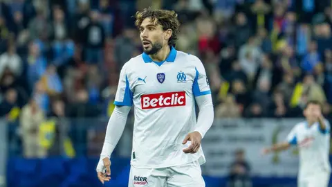 Maupay, nuevo futbolista del Sevilla FC, con la camiseta del Olympique de Marsella | @nealmaupay