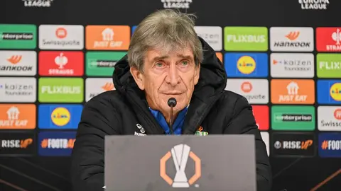 Manuel Pellegrini en la rueda de prensa previa al Real Betis - Feyenoord | Salvador L&oacute;pez Medina