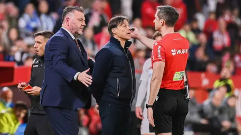 Momento de la expulsi&oacute;n a Mat&iacute;as Almeyda en el Sevilla FC - Alav&eacute;s | Salvador L&oacute;pez Medina