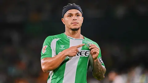 Cucho Hern&aacute;ndez celebra su gol en el Real Betis - Osasuna | Salvador L&oacute;pez Medina