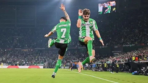 Abde y Antony en el Real Betis - Olympique Lyon | Salvador L&oacute;pez Medina
