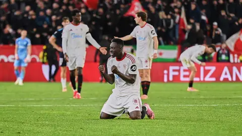 Akor Adams celebra la victoria del Sevilla FC ante el Athletic Club | Salvador L&oacute;pez Medina para El MIRA