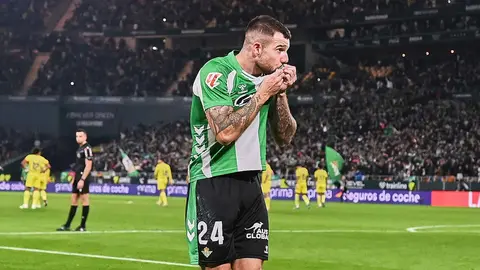 Aitor Ruibal celebra su gol en el Real Betis - Villarreal | Salvador L&oacute;pez Medina para El MIRA