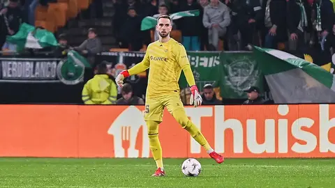 Pau L&oacute;pez en el Real Betis - Feyernoord | Salvador L&oacute;pez Medina