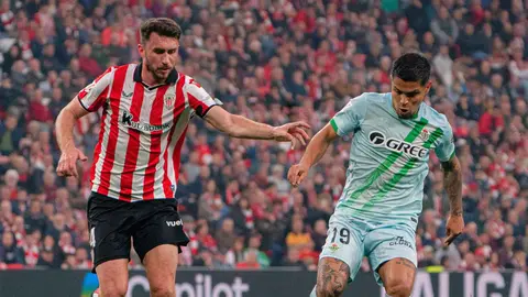 Cucho Hern&aacute;ndez y Laporte en el Real Betis - Athletic Club | @RealBetis