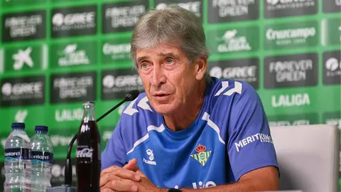 Manuel Pellegrini en rueda de prensa | Salvador L&oacute;pez Medina para El MIRA