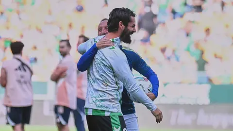 Isco y Santi Cazorla en el Real Betis - Real Oviedo | @RealBetis