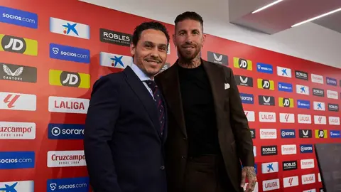 Jos&eacute; Mar&iacute;a del Nido Carrasco y Sergio Ramos en su despedida del Sevilla FC | Salvador L&oacute;pez Medina