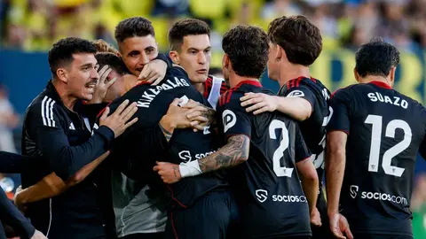 Los jugadores del Sevilla FC celebran el gol de Kike Salas ante el Villarreal | @LaLiga