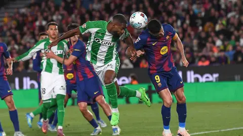 Bakambu en el FC Barcelona - Real Betis | @RealBetis