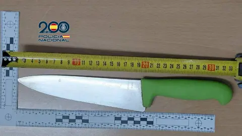 Pasea con un cuchillo por El Puerto de Santa María e intenta a agredir a varios agentes de la Policía Nacional