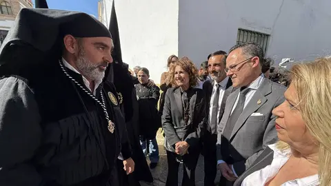Levantá de Montero a la Virgen del Valle en la tarde del Viernes Santo en Jerez: "Por Andalucía y por España"