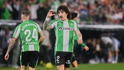 Héctor Bellerín: "Nunca he tenido una conexión emocional como la he tenido con el Betis"