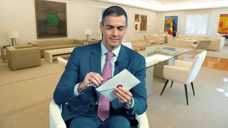 Carlos Herrera a Pedro Sánchez: "¿Quién te escribe cartas? ¡Pero si ya nadie escribe cartas!"