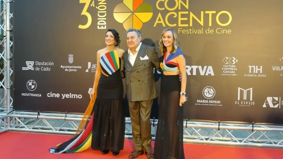 Lidia Jaime, Mariano Pe&ntilde;a y Mar&iacute;a Espejo, en la Alfombra Roja del III Festival de Cine con Acento