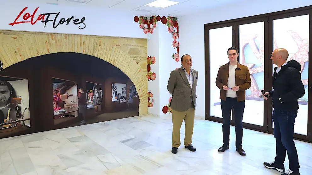 Jaime Espinar y Francisco Zurita visitan el inicio de los trabajos del segundo Centro Cultural Lola Flores junto a la empresa responsable de la musealizaci&oacute;n