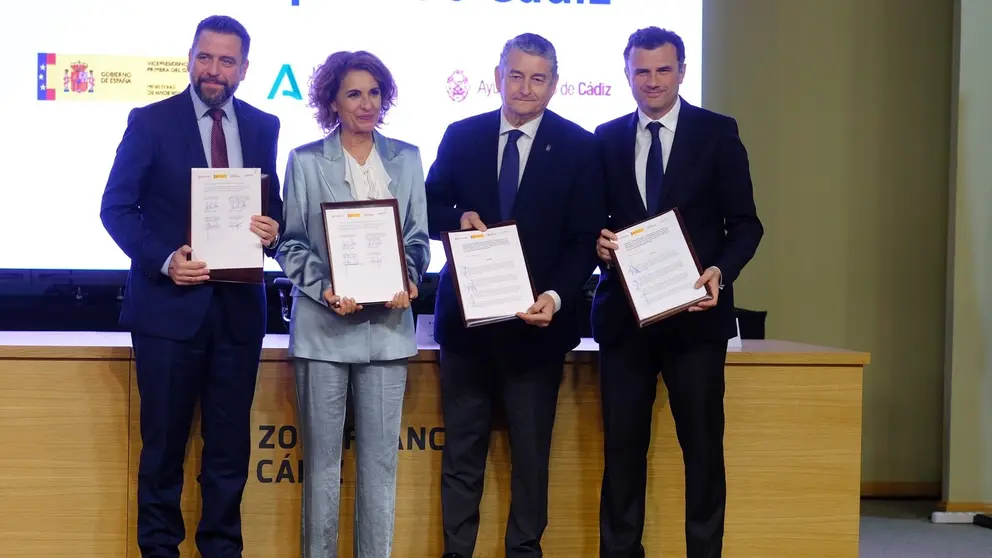 Firmado el convenio para la construcci&oacute;n del nuevo hospital de C&aacute;diz | Cristo Garc&iacute;a
