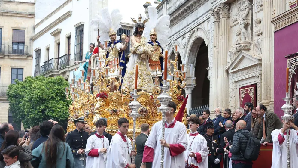 La Hermandad de la Paz de F&aacute;tima pasando por la Carrera Oficial