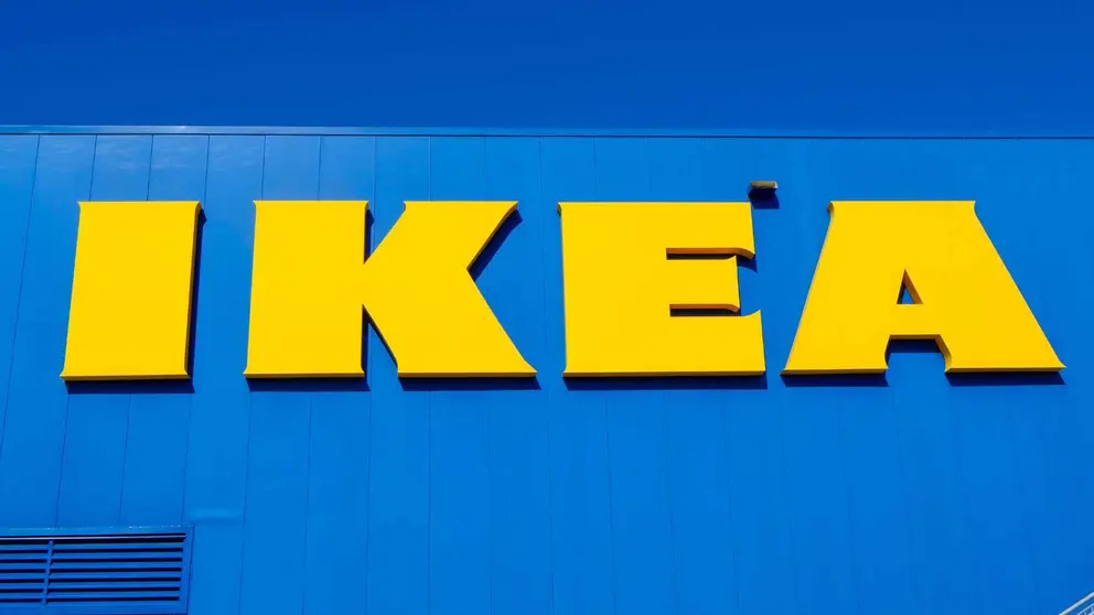 Ikea hace del jard&iacute;n una zona de reuni&oacute;n maravillosa con este completo y elegante conjunto de mesa y sillas de exterior