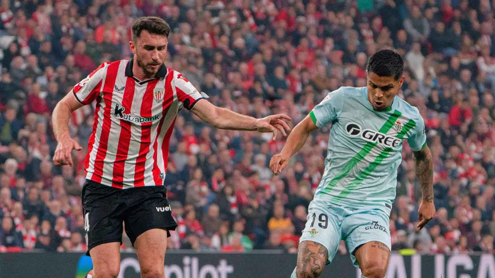 Cucho Hern&aacute;ndez y Laporte en el Real Betis - Athletic Club | @RealBetis