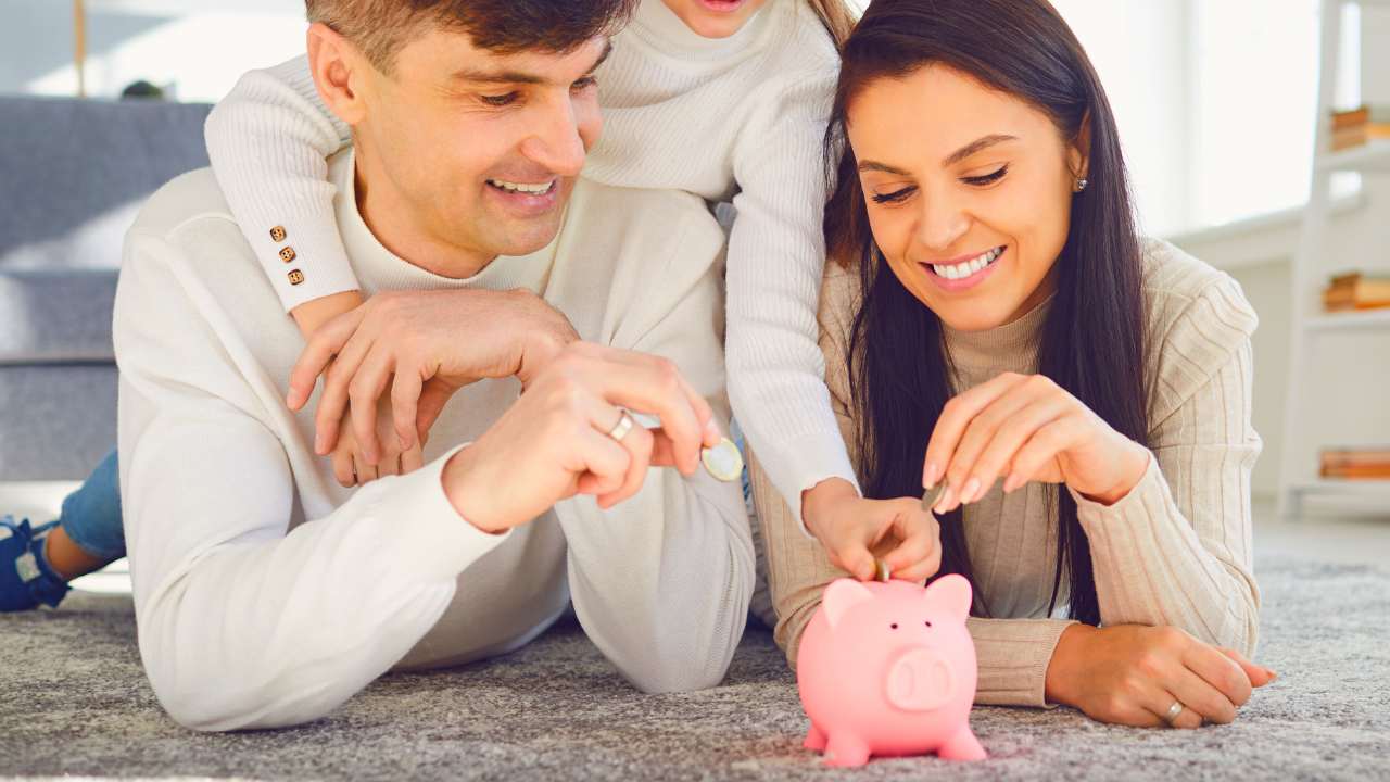 The guaranteed income program that delivers $725 a month