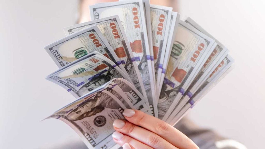 IRS $3,000 Tax Refunds Hit Bank Accounts – Is Yours Coming Next?