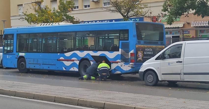 Un autobús urbano averiado | Archivo