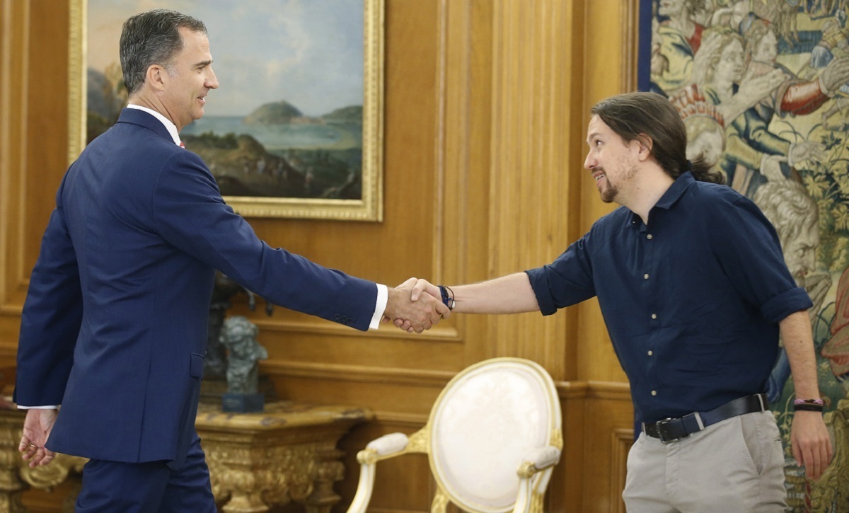 GRA036. MADRID, 28/07/2016.- El Rey recibe en el Palacio de la Zarzuela al secretario general de Podemos, Pablo Iglesias, en la tercera y última jornada de su ronda de consultas con las formaciones políticas parlamentarias. EFE/Angel Díaz ***POOL***