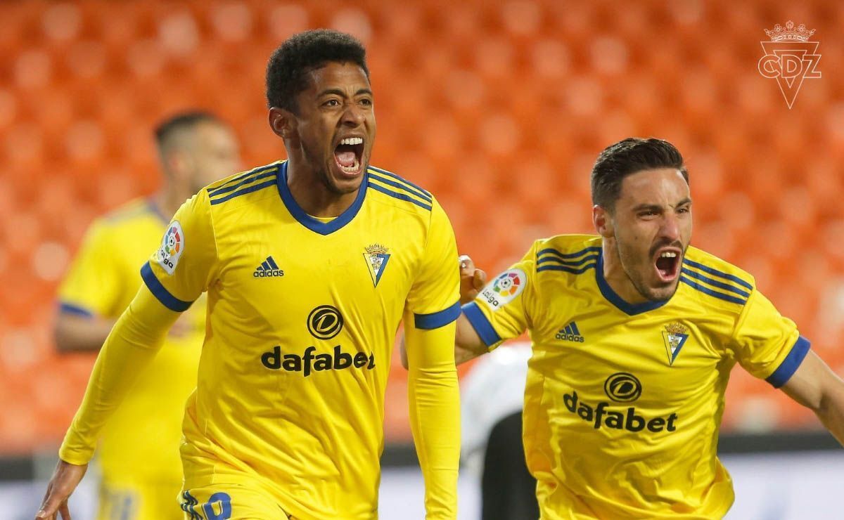 Choco Lozano celebra su gol anotado frente al Valencia CF con el Cádiz CF