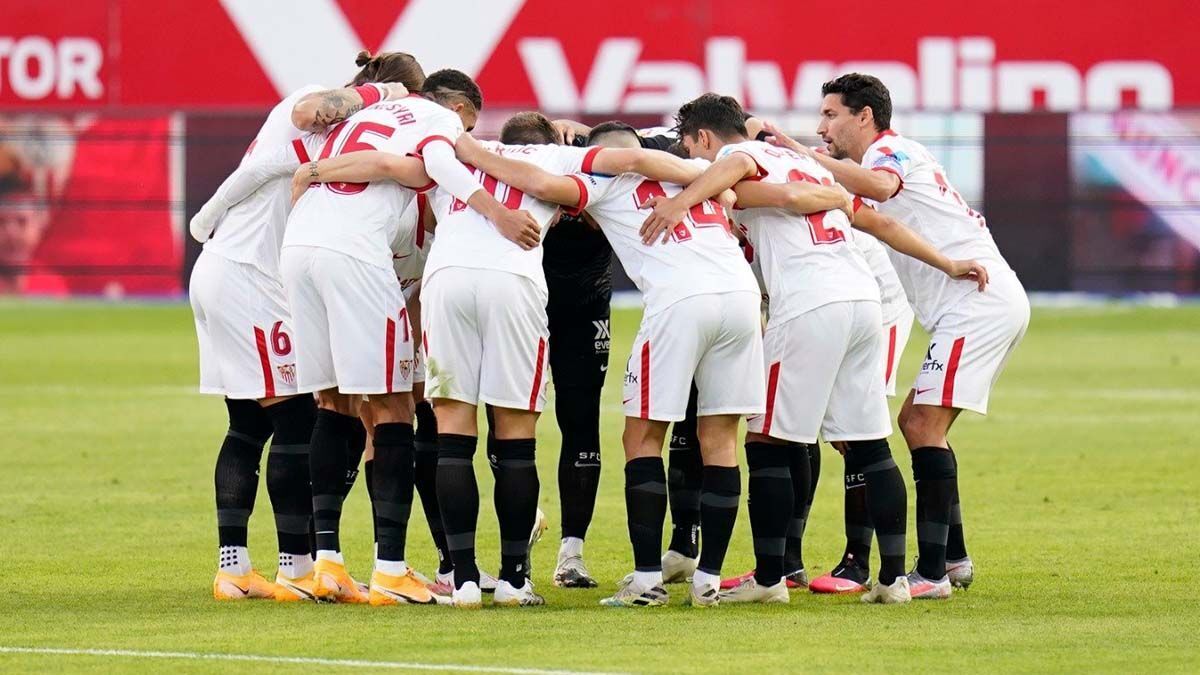 Jugadores del Sevilla FC antes del partido ante el EIbar