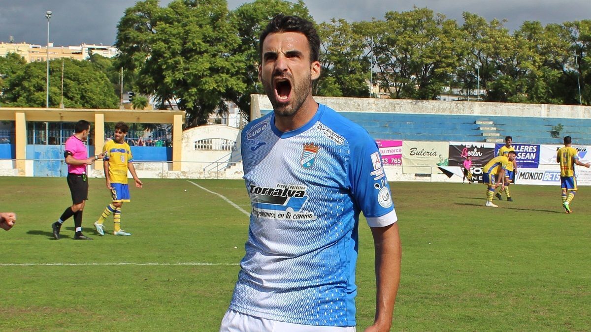 Murci celebra un gol con el Xerez CD