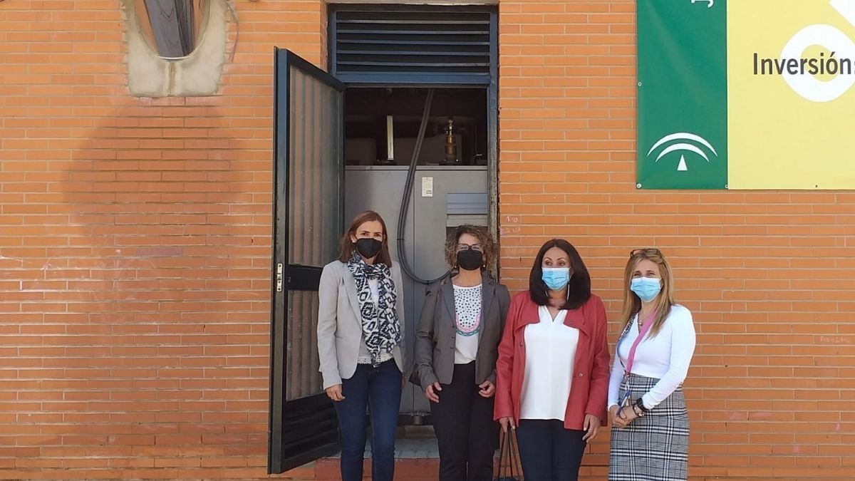 La delegada de Educación y Deporte en Huelva, Estela Villalba en CEIP Sebastián Urbano Vázquez Isla Cristina