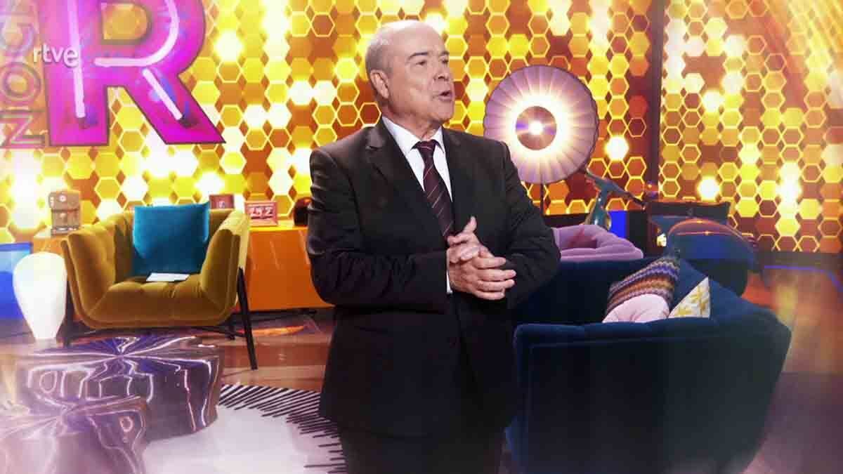 Antonio Resines presentando La Noche D | Foto: RTVE