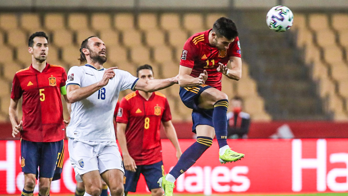 Remate de cabeza en el España Contra Kosovo