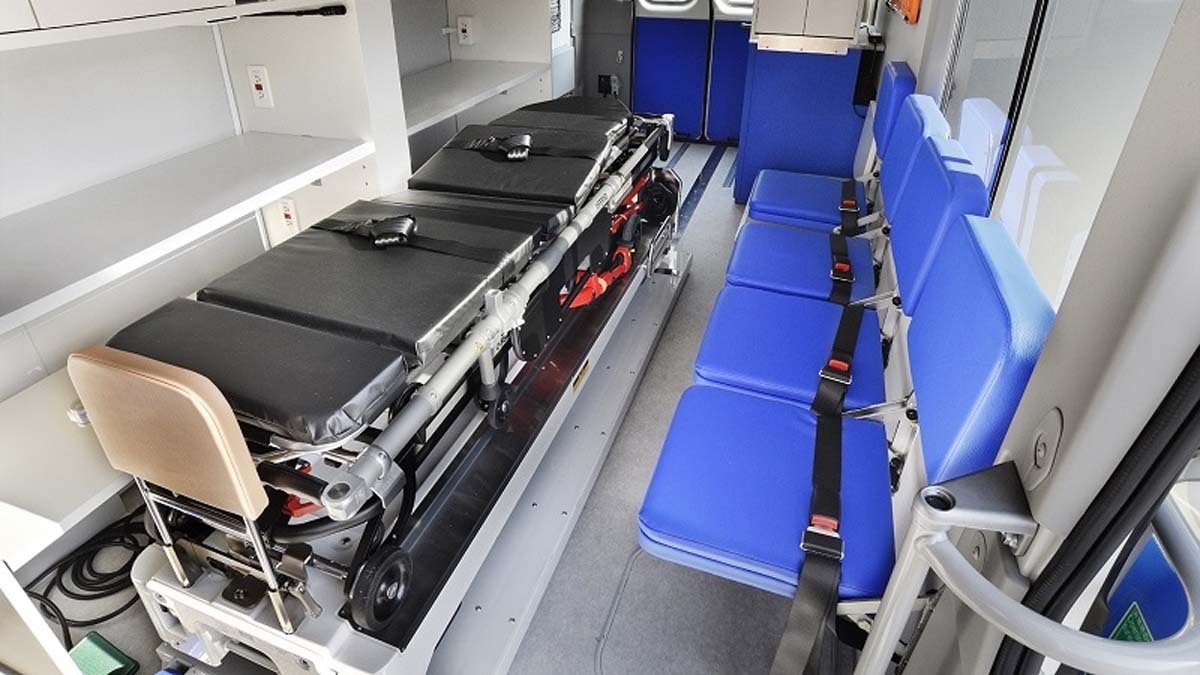 Interior vehículo toyota cruz roja