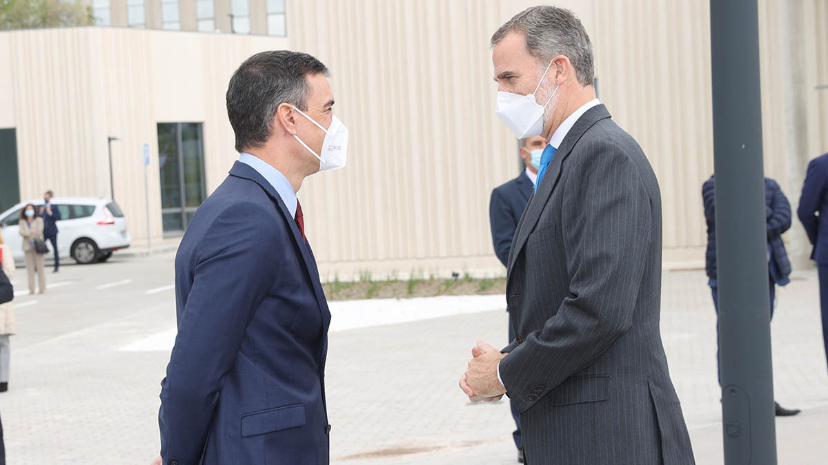 Pedro Sanchez y <a data-cke-saved-href='/tag/felipe-vi' href='/tag/felipe-vi'
target='_blank'>Felipe VI</a> durante la inauguración de la nueva planta de Airbus en Getafe | Foto: Casa Real
