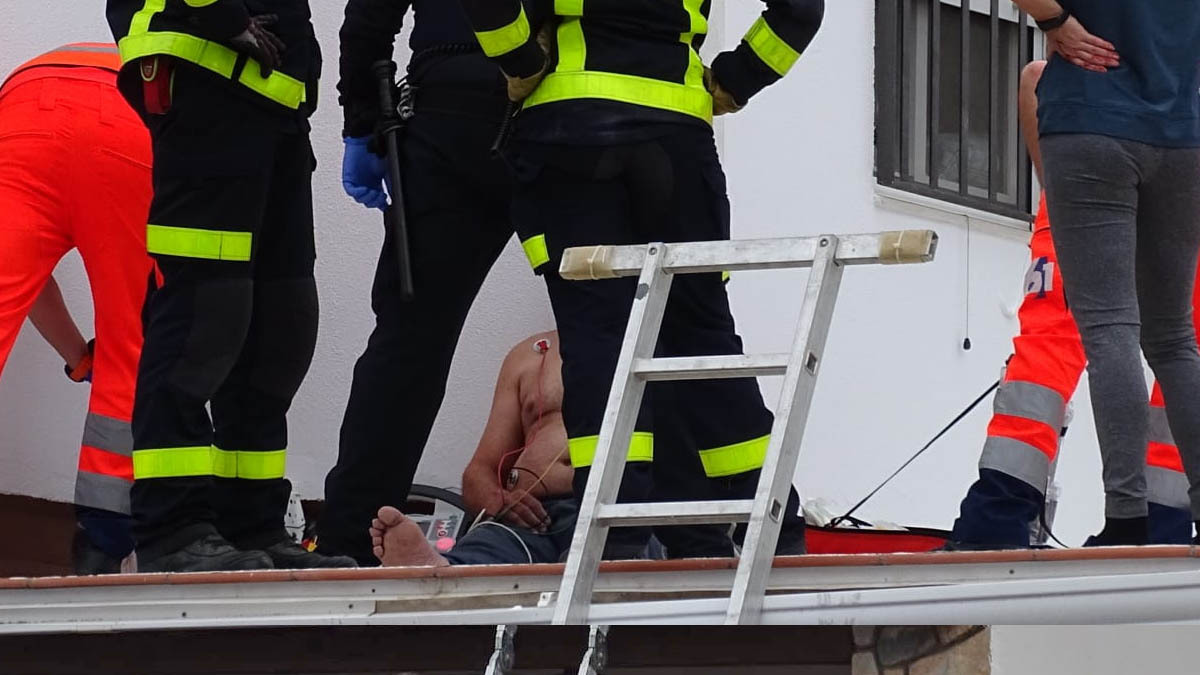 Rescate de Policía, Bomberos y Sanitarios a una persona herida por caída en Jerez de la Frontera