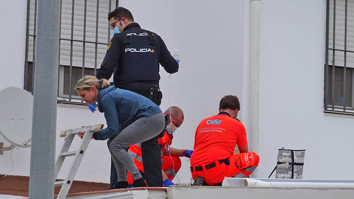 Rescate de Policía, Bomberos y Sanitarios a una persona herida en Jerez de la Frontera