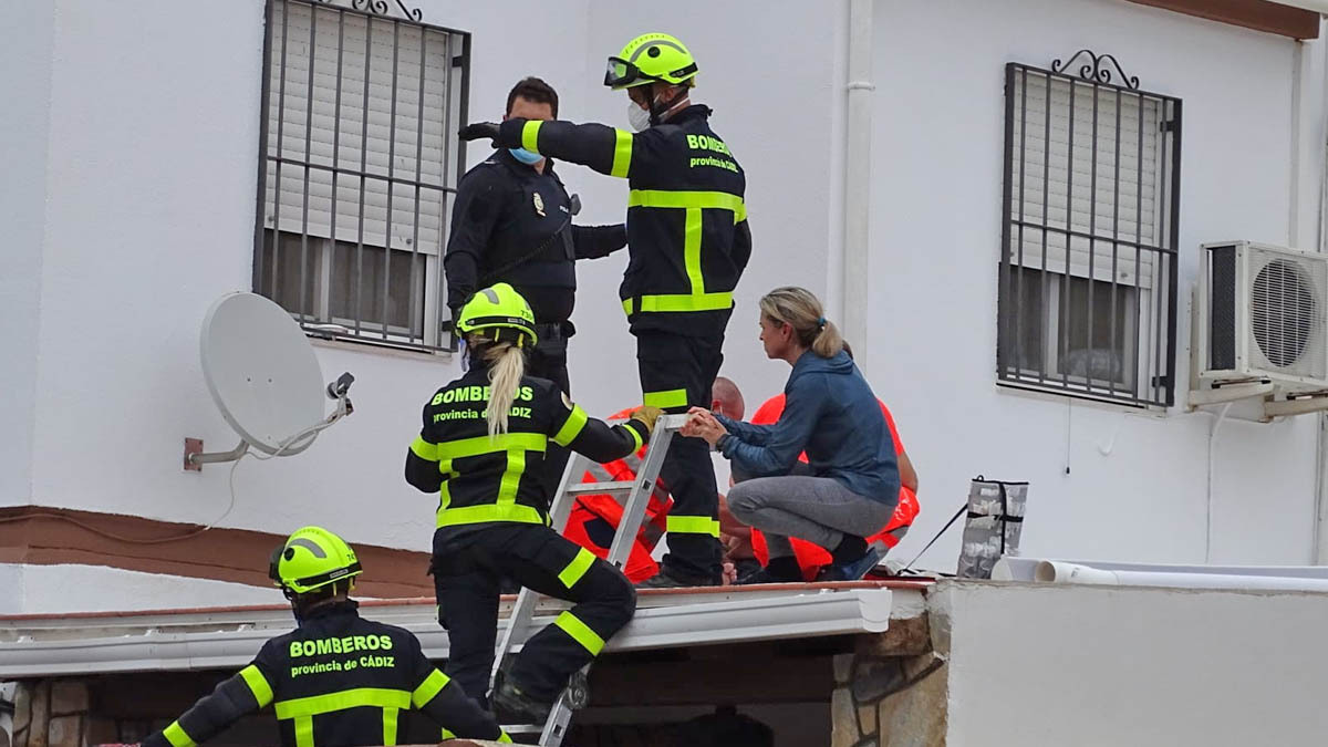 Rescate de Bomberos y Sanitarios a una persona herida en Jerez de la Frontera
