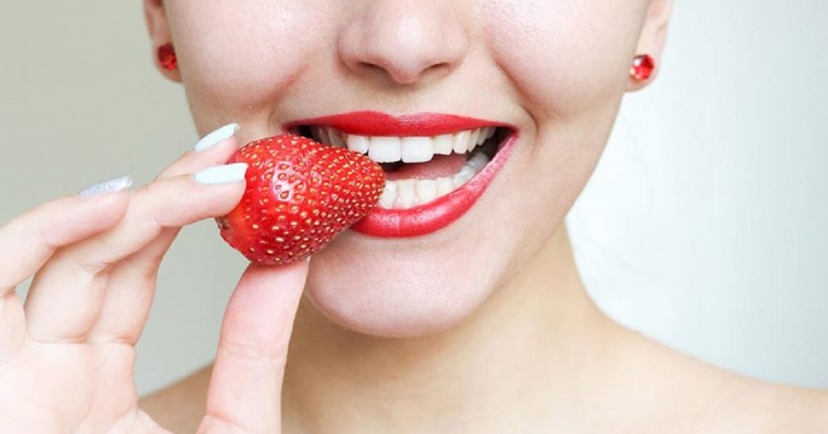 Las frutas son un buen <a  data-cke-saved-href='/tag/salud-y-bienestar' href='/tag/salud-y-bienestar'
                                       target='_blank'>alimento</a> para nuestra boca