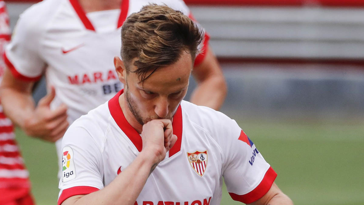 Iván Rakitic marca para el Sevilla FC