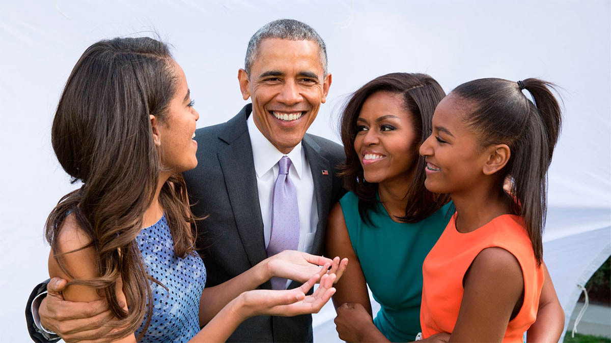 Barack y Michelle Obama junto a sus hijas Mila y Sasha