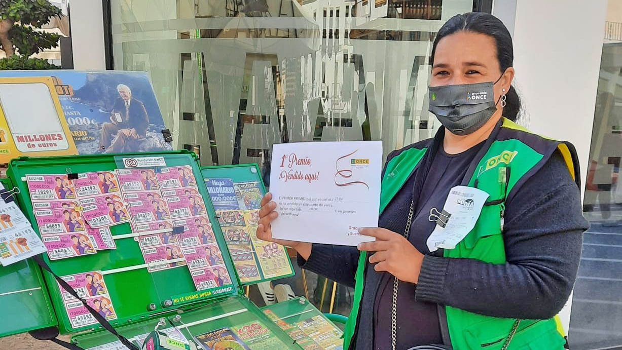 Cuponera de la ONCE, Noelia Vidal González, da el primer premio en Jerez